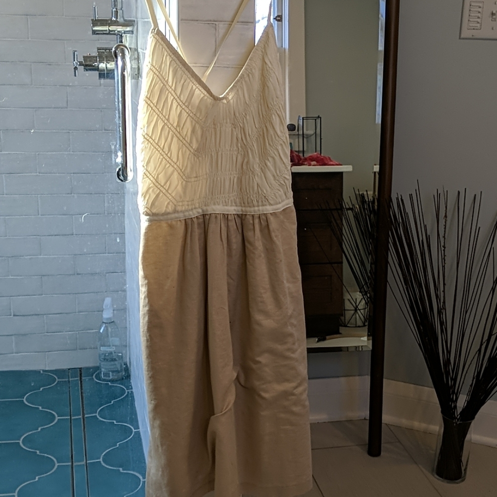 Great neutral BR dress with pockets